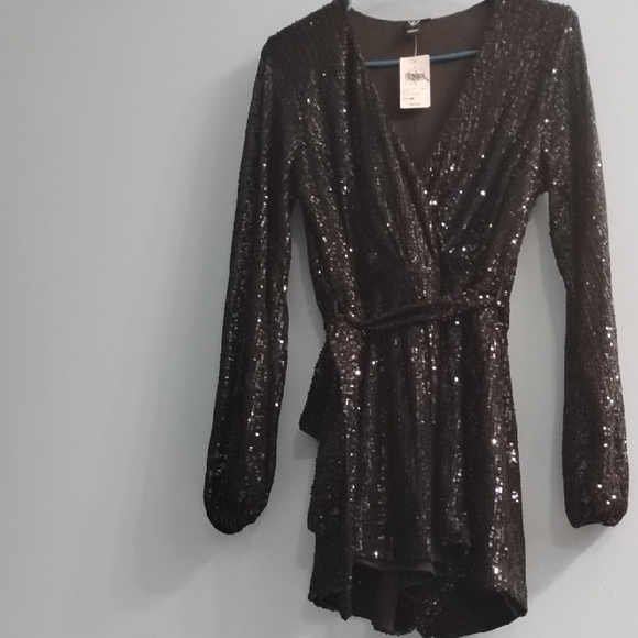 ⭐ NWT Windsor Black 🖤 Midnight Sequin Long Sleeve Romper Size Medium - Picture 3 of 6